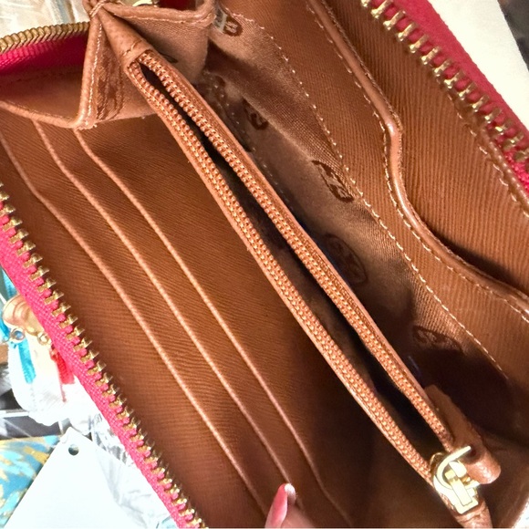 Tory Burch red Robinson zip Wallet with wristlet strap - Picture 7 of 9